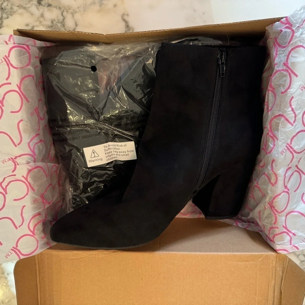 🖤 NIB Sugar Evvie Black Chelsea Booties | Pointed Toe | Sz 11 | Chunky Heel